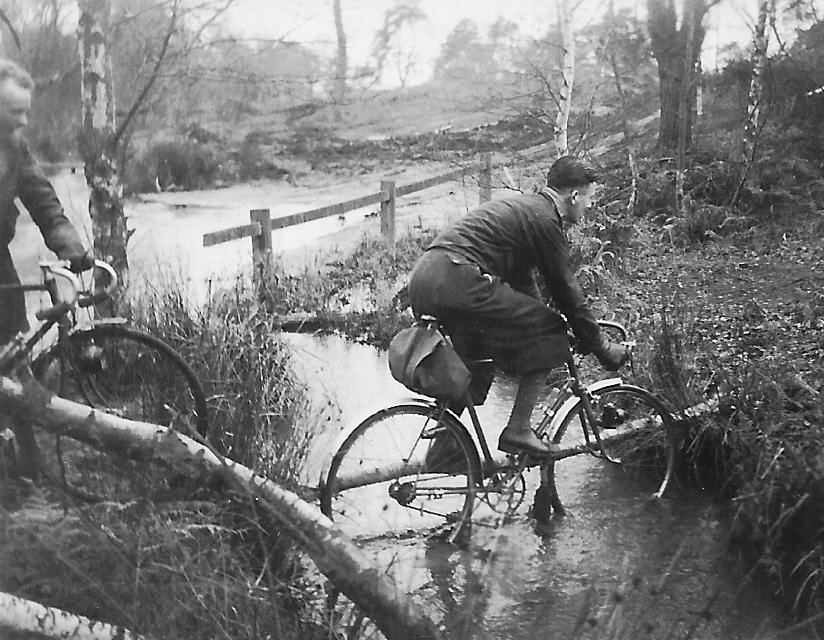 Fred_Smeeth_Vic_Barnard_Frensham_Common_26Dec43_A